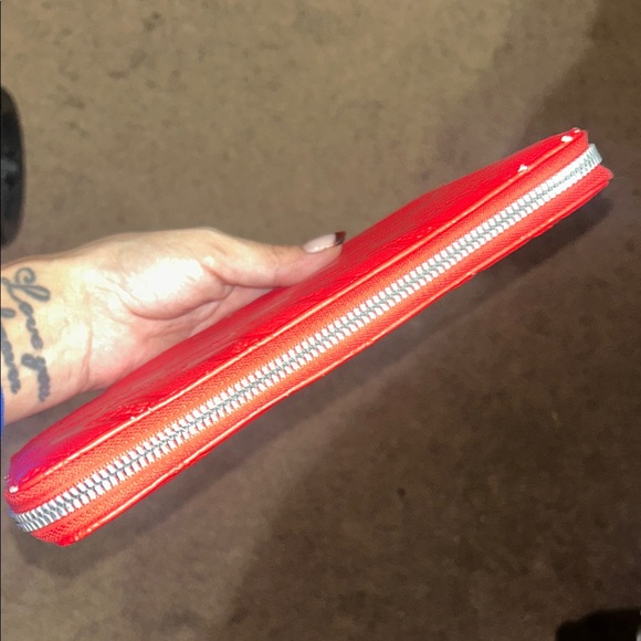 Betsey Johnson Bold Red Heart Wallet - Picture 10 of 11